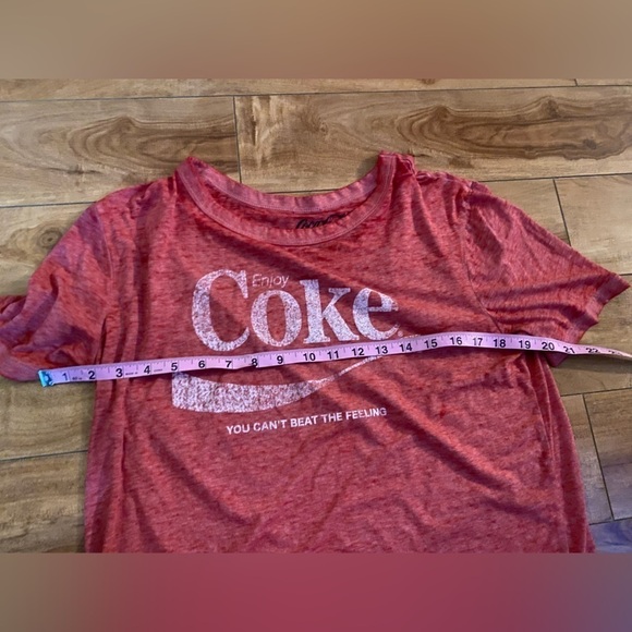 Coca-Cola Women’s Baby Tee Size Large - Picture 7 of 8